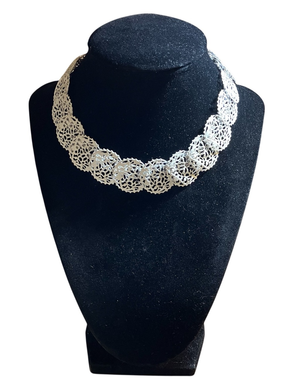 Vintage Mid Century 1960s White Enamel Filigree Disc Necklace Choker 12-15”